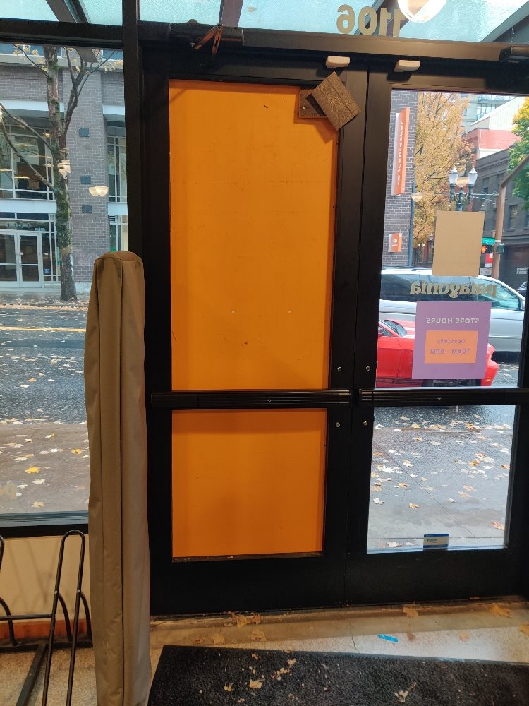 Damaged glass before replacement